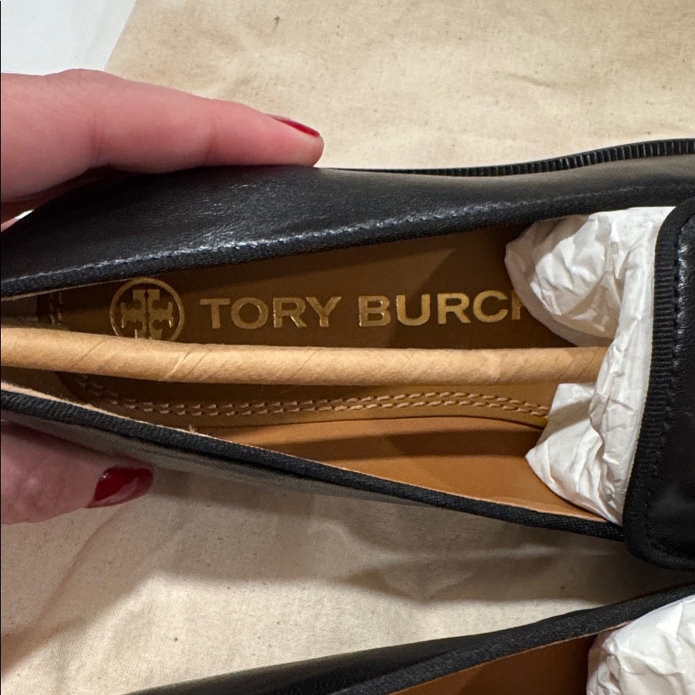 Tory Burch ELEANOR LEATHER LOAFERS IN PERFECT BLACK - Picture 15 of 16